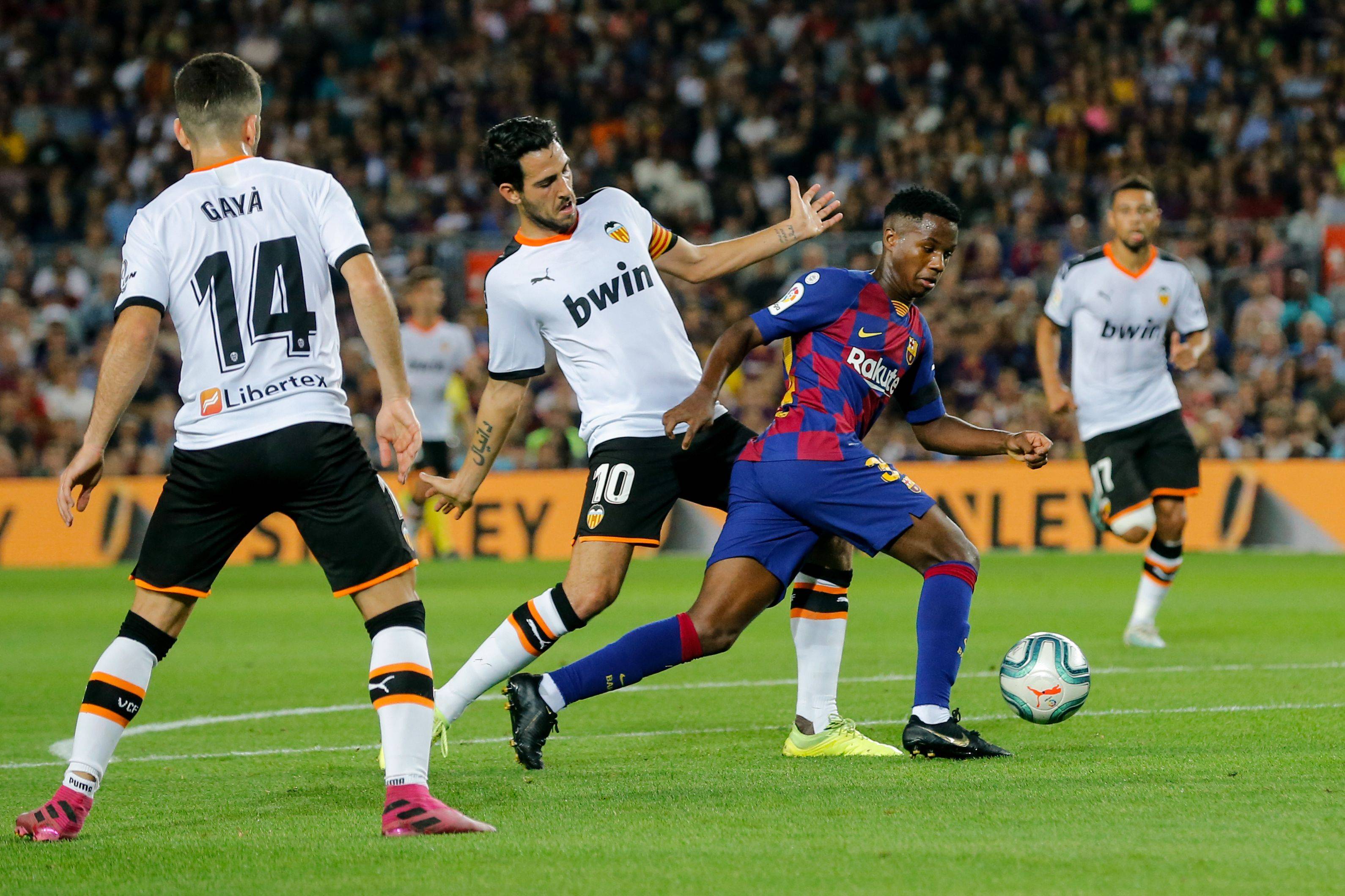 中场断球反 中场断球反