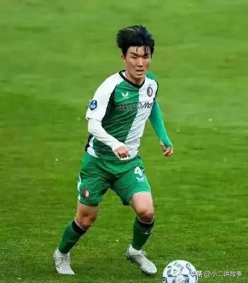 肌肉发达的 肌肉发达的