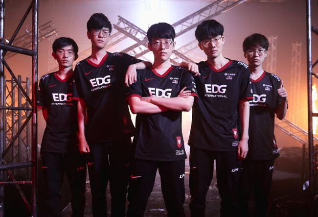 资金压力成 资金压力成